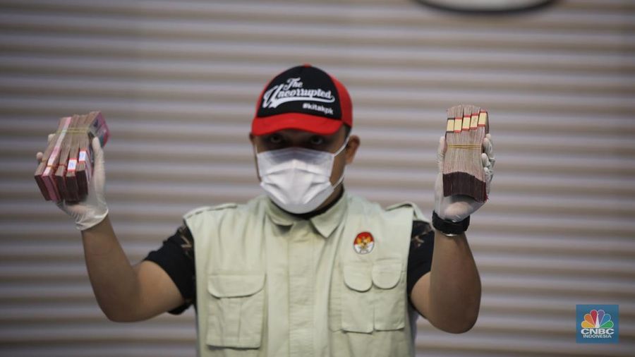 KPK resmi menetapkan wali Kota Madiun, Maidi sebagai tersangka. (CNBC Indonesia/Faisal Rahman)