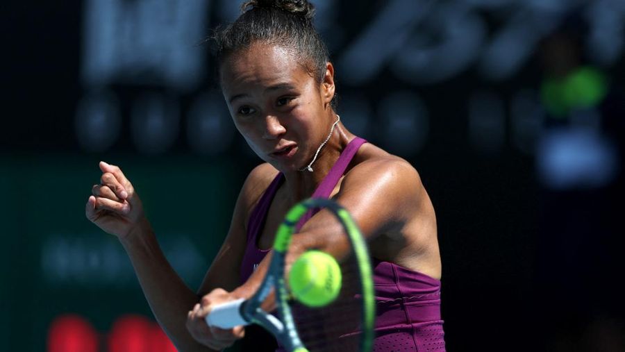 Petenis Indonesia Janice Tjen beraksi pada pertandingan putaran pertama melawan Leylah Fernandez dari Kanada di Australia Terbuka, Melbourne Park, Melbourne, Australia, 20 Januari 2026. (REUTERS/Hollie Adams)