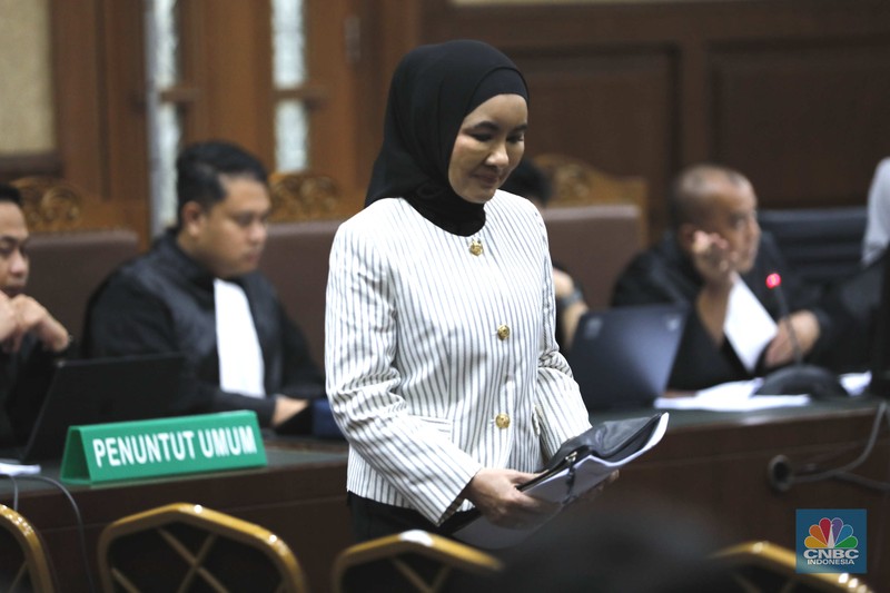 Mantan Direktur Utama PT Pertamina Nicke Widyawati menjadi saksi dalam sidang kasus korupsi tata kelola minyak mentah dan produk kilang di Pengadilan Tindak Pidana Korupsi (Tipikor) Jakarta, Selasa (20/1/2026). (CNBC Indonesia/Tri Susilo)