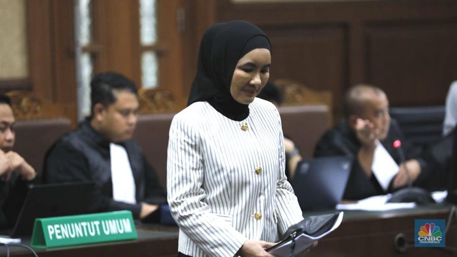 Mantan Direktur Utama PT Pertamina Nicke Widyawati menjadi saksi dalam sidang kasus korupsi tata kelola minyak mentah dan produk kilang di Pengadilan Tindak Pidana Korupsi (Tipikor) Jakarta, Selasa (20/1/2026). (CNBC Indonesia/Tri Susilo)