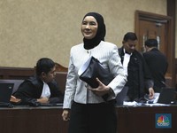 Momen Eks Bos Pertamina Nicke Widyawati Jadi Saksi Sidang Kasus Minyak