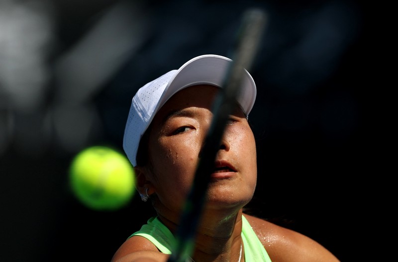 Petenis Indonesia Janice Tjen beraksi pada pertandingan putaran pertama melawan Leylah Fernandez dari Kanada di Australia Terbuka, Melbourne Park, Melbourne, Australia, 20 Januari 2026. (REUTERS/Hollie Adams)