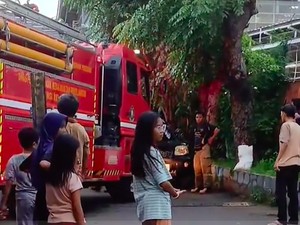 Saat Parkir Liar Bikin Damkar Terhambat ke Lokasi Kebakaran