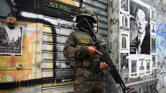 Geng Kriminal Serang Polisi, 10 Tewas dan Negara Darurat