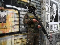 Geng Kriminal Serang Polisi, 10 Tewas & Negara Darurat