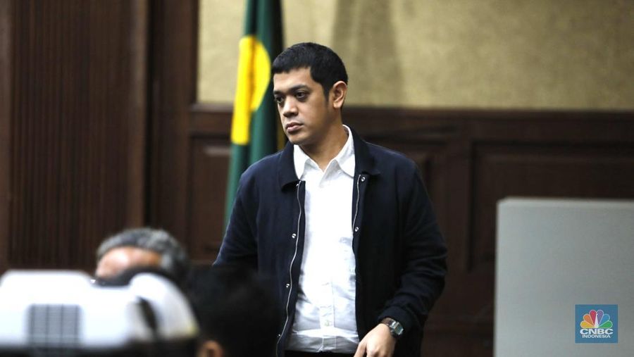 Terdakwa kasus dugaan korupsi tata kelola minyak mentah dan produk kilang Pertamina, Kerry Adrianto Riza di Pengadilan Tindak Pindana Korupsi (Tipikor) Jakarta, Selasa (20/1/2026). (CNBC Indonesia/Tri Susilo)