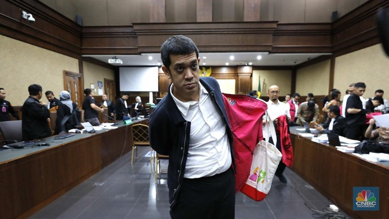 Mantan Direktur Utama PT Pertamina Nicke Widyawati menjadi saksi dalam sidang kasus korupsi tata kelola minyak mentah dan produk kilang di Pengadilan Tindak Pidana Korupsi (Tipikor) Jakarta, Selasa (20/1/2026). (CNBC Indonesia/Tri Susilo)