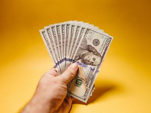 Nilai Tukar Rupiah Melemah, 1 Dollar Berapa Rupiah Hari Ini?