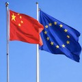 Foto kombinasi bendera China dan Bendera Uni Eropa. (Dok Pexels)