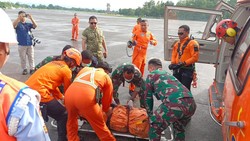 Jenazah Korban Pertama Pesawat ATR 42-500 Tiba di Lanud Hasanuddin Maros