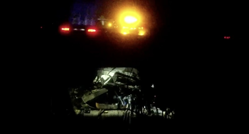 Kecelakaan kereta komuter setelah dinding pembatas ambruk ke rel akibat hujan lebat, menewaskan masinis dan melukai beberapa orang di dekat Barcelona, ​​di Gelida, Spanyol, 21 Januari 2026. (AFP Video)