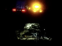 Potret KRL Anjlok Usai Dinding Pembatas Ambruk ke Rel, Masinis Tewas