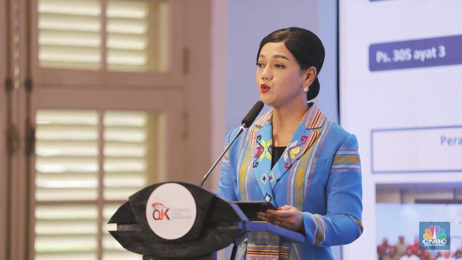 Kepala Eksekutif PEPK Friderica Widyasari Dewi dalam acara Penyerahan Rp. 161 Miliar Dana Masyarakat Korban Scam oleh Indonesia Anti-Scam Center di Gedung AA Maramis, Jakarta, Rabu (21/1/2026). (CNBC Indonesia/Tri Susilo)