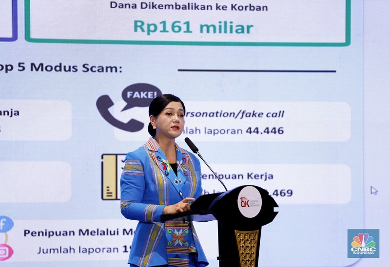 Otoritas Jasa Keuangan (OJK) bersama dengan Kementerian/Lembaga anggota Satgas PASTI melaksanakan Penyerahan Dana Masyarakat Korban Scam yang Berhasil Diselamatkan Melalui Sinergi dan Kolaborasi Indonesia Anti Scam Centre (IASC), di Gedung AA Maramis, Jakarta, Rabu (21/1/2026). (CNBC Indonesia/Tri Susilo)