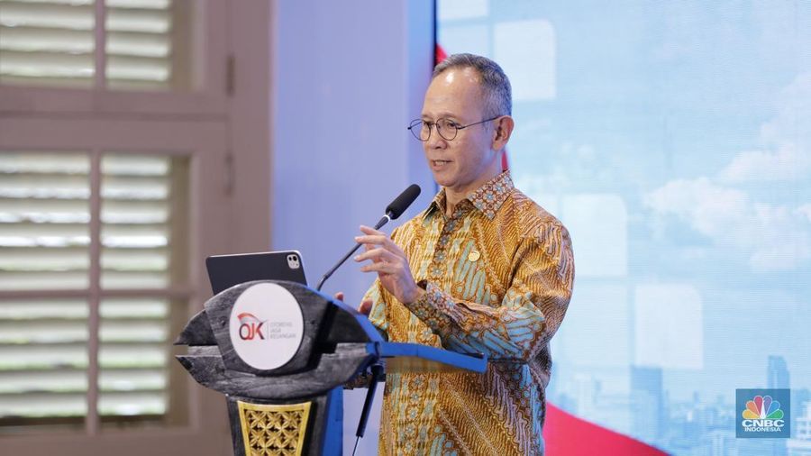 Ketua Dewan Komisioner OJK Mahendra Siregar dalam acara Penyerahan Rp. 161 Miliar Dana Masyarakat Korban Scam oleh Indonesia Anti-Scam Center di Gedung AA Maramis, Jakarta, Rabu (21/1/2026). (CNBC Indonesia/Tri Susilo)