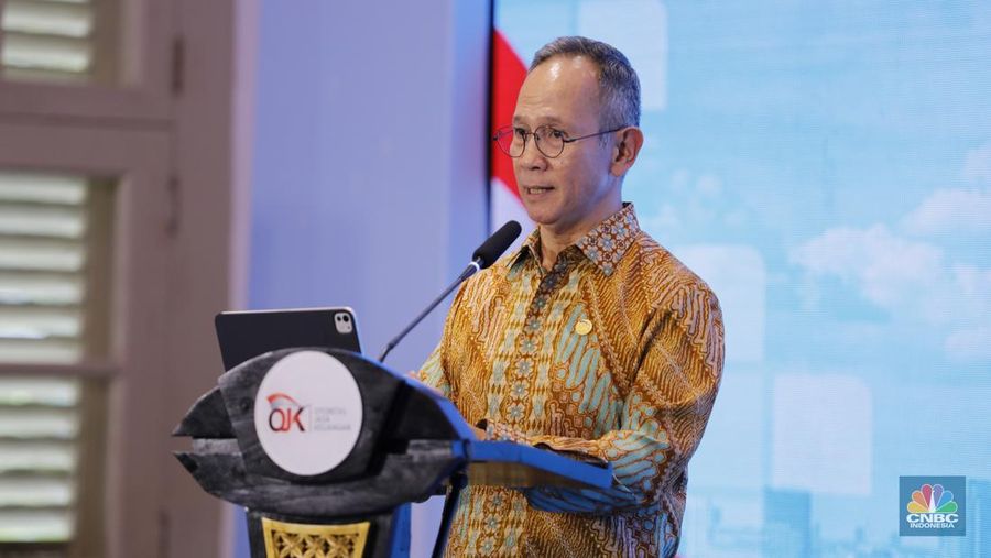 Ketua Dewan Komisioner OJK Mahendra Siregar dalam acara Penyerahan Rp. 161 Miliar Dana Masyarakat Korban Scam oleh Indonesia Anti-Scam Center di Gedung AA Maramis, Jakarta, Rabu (21/1/2026). (CNBC Indonesia/Tri Susilo)