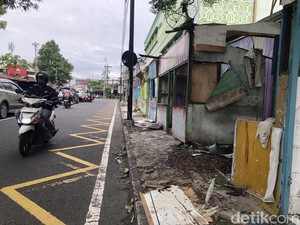 Lapak Permak Jeans-Sol Sepatu di Jalan Sardjito Direlokasi ke Pasar Terban