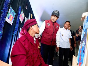 Mensos Dengarkan Cerita Perubahan Siswa Sekolah Rakyat di Bojonegoro