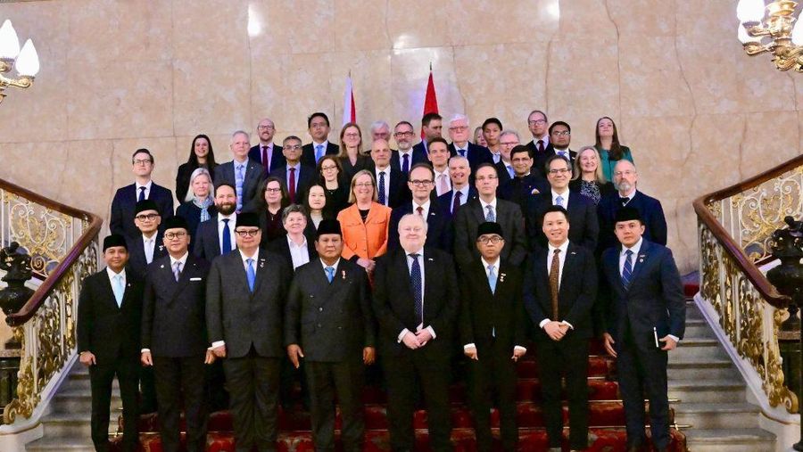 Presiden Prabowo Subianto ke Inggris, Menteri Koordinator Bidang Perekonomian Airlangga Hartarto turut mendampingi dalam pertemuan bilateral dengan Perdana Menteri Inggris Keir Starmer di London, Selasa (20/01). (Dok. Kemenko Perekonomian)