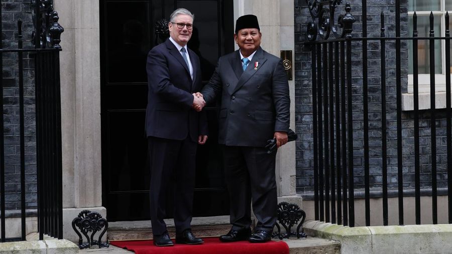 Presiden Prabowo Subianto mengunjungi kantor Perdana Menteri Inggris Keir Starmer di 10 Downing Street, London, Selasa (20/1/2026) waktu setempat. Dalam pertemuan tersebut, Prabowo dan Starmer menggelar pertemuan bilateral untuk membahas peluang penguatan kerja sama strategis antara Indonesia dan Inggris.