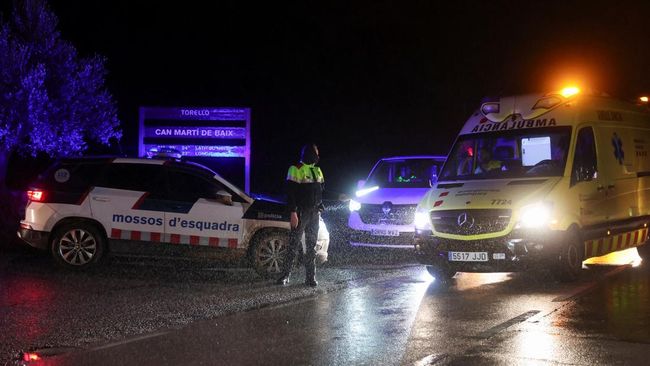 Kereta Komuter Anjlok Usai Hujan Lebat, Masinis Tewas-Puluhan Terluka