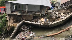 Talud Bantaran Kali Buntung Tegalrejo Jogja Ambrol, 1 Bangunan Jebol