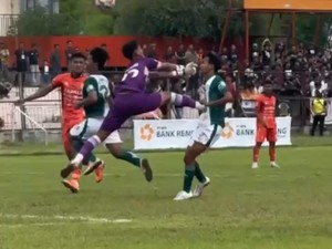 Tamat Karier Kiper PSIR Rembang Buntut Tendangan Kungfu ke Pemain Persikaba