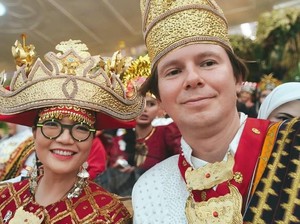 Video: Suami Wamen Stella Alami Kecelakaan Ski di AS