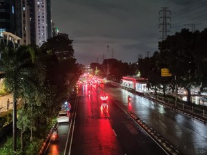 Banjir di Jalan DI Pandjaitan Jaktim Mulai Surut, Lalin Berangsur Normal