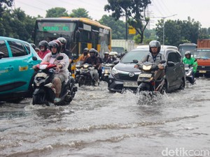 Banjir Melanda Jakarta, Hujan Tak Juga Mereda
