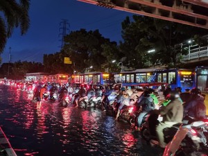Video: Hujan Deras Terus, 154 RT-20 Ruas Jalan di Jakarta Banjir