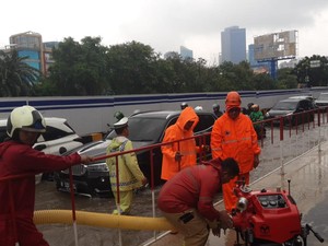 Banjir Rendam Jalan Satria Raya Grogol, Ketinggian Air Capai 30 Cm