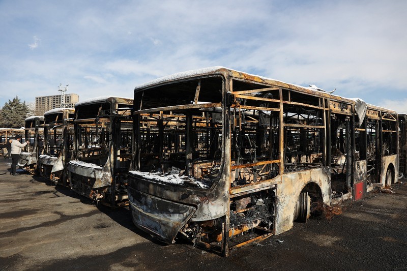 Bus-bus yang dibakar selama protes di Iran, di Teheran, Iran, 21 Januari 2026. (Majid Asgaripour/WANA (West Asia News Agency) via REUTERS)