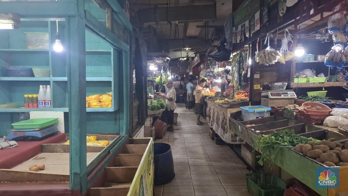 Harga Sembako di Pasar Tebet Barat Hari Ini, Daging Ayam Rp40.000
