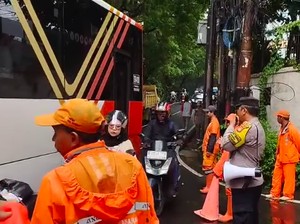 Jalan di Kemang Tergenang Banjir 40 Cm, Lalin Dialihkan ke Duren Tiga