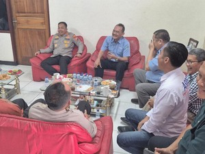 Ngariung Bareng Buruh, Kapolres Ajak Pekerja Jaga Keamanan di Serang