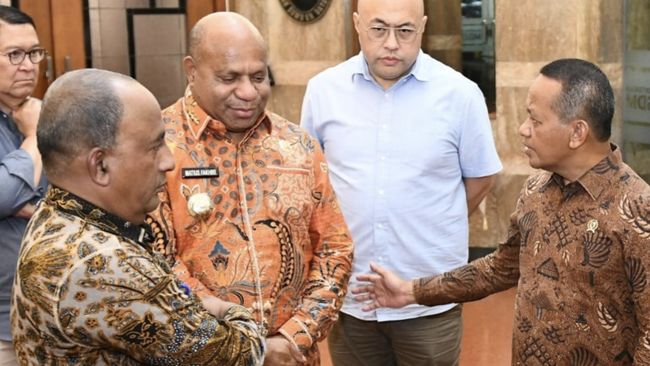 Bahlil Bertemu dengan Gubernur Papua, Apa yang Dibahas?