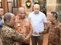 Bahlil Bertemu dengan Gubernur Papua, Apa yang Dibahas?