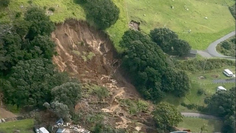 An aerial view of an area affected by a landslide triggered by heavy rains, in Mount Maunganui, New Zealand January 22, 2026, in this screengrab obtained from a social media video. Amy Till/via REUTERS  THIS IMAGE HAS BEEN SUPPLIED BY A THIRD PARTY. MANDATORY CREDIT. NO RESALES. NO ARCHIVES. REFILE - CORRECTING YEAR FROM 