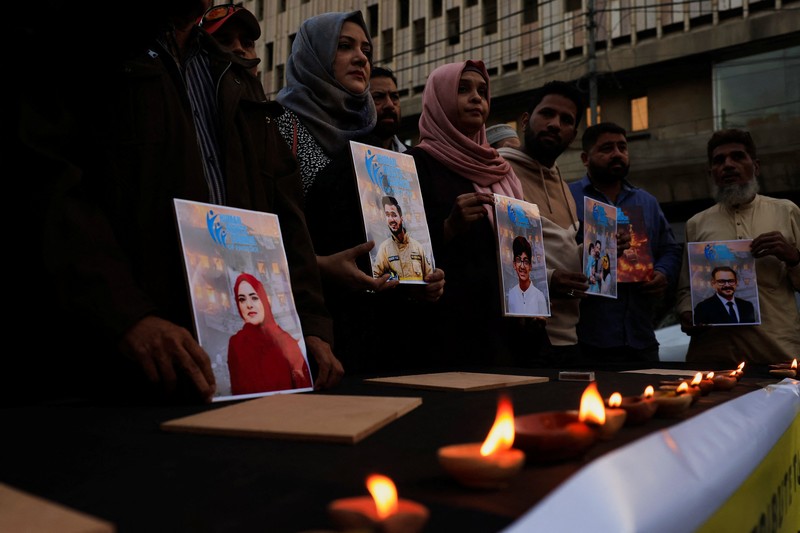 Pemandangan pasca-kebakaran besar yang terjadi di pusat perbelanjaan Gul Plaza di Karachi, Pakistan, 22 Januari 2026. (REUTERS/Akhtar Soomro)