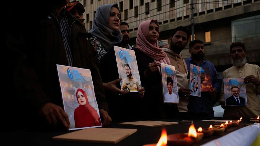 Pemandangan pasca-kebakaran besar yang terjadi di pusat perbelanjaan Gul Plaza di Karachi, Pakistan, 22 Januari 2026. (REUTERS/Akhtar Soomro)