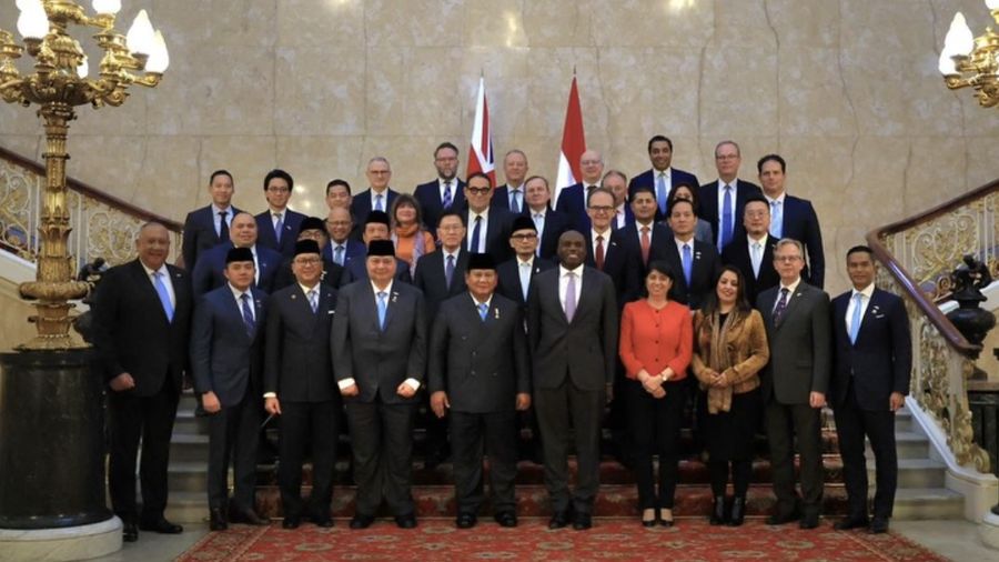 Presiden menghadiri forum bisnis dan investasi yang dipimpin oleh Wakil Perdana Menteri Inggris, David Lammy, bersama delegasi pengusaha dari Inggris dan Indonesia dalam rangka lawatan kenegaraan di Inggris. (Instagram/Prabowo)