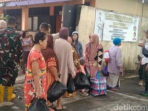Ratusan Korban Banjir Masih Ngungsi di SDN 3 Tirto Pekalongan, KBM Terganggu