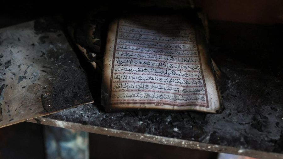Bus-bus yang dibakar selama protes di Iran, di Teheran, Iran, 21 Januari 2026. (Majid Asgaripour/WANA (West Asia News Agency) via REUTERS)