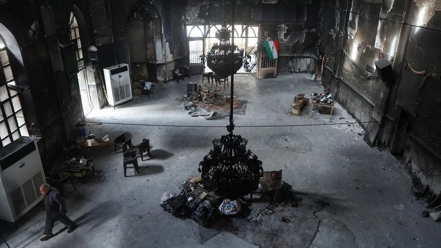 Bus-bus yang dibakar selama protes di Iran, di Teheran, Iran, 21 Januari 2026. (Majid Asgaripour/WANA (West Asia News Agency) via REUTERS)