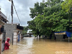 Banjir Bekasi Imbas Kali Cakung Meluap, Warga Kranji Dievakuasi