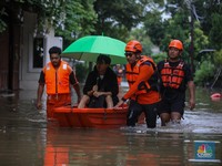 Ribuan Warga Harus Ngungsi-Jakarta Rugi Triliunan Efek Dihajar Banjir