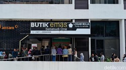 Harga Emas Tembus Rekor Tertinggi hingga Butik Antam Diserbu Pembeli