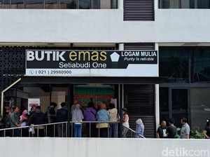 Harga Emas Tembus Rekor Tertinggi hingga Butik Antam Diserbu Pembeli