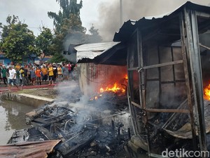 Pasar Loak Adiwerna Tegal Terbakar